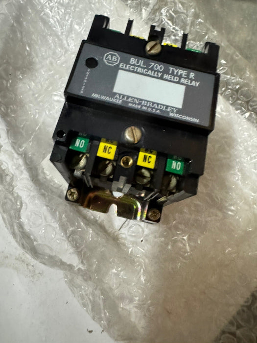 NEW ALLEN-BRADLEY BULLETIN 700 700-R220A1 TYPE R 120 VAC RELAY 2 N.C 2 N.O