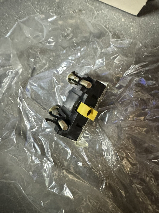 800T-XD3 NEW ALLEN BRADLEY CONTACT BLOCK 800TXD3