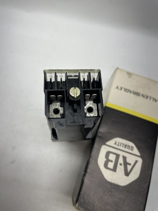 NEW Allen Bradley 800MR-PB16 SMALL ILLUMINATED PUSHBUTTON RED 800MR-PB16RA