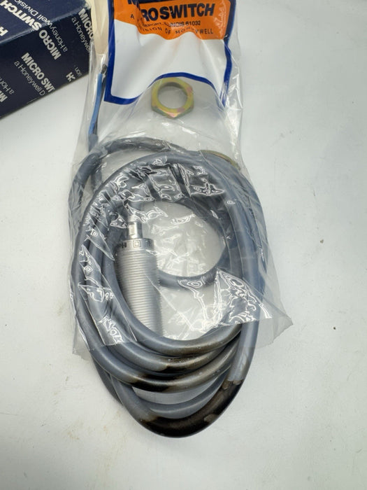 NEW HONEYWELL MICROSWITCH 9123RB3W-R7T-L PROXIMITY SWITCH 9123RB3WR7TL
