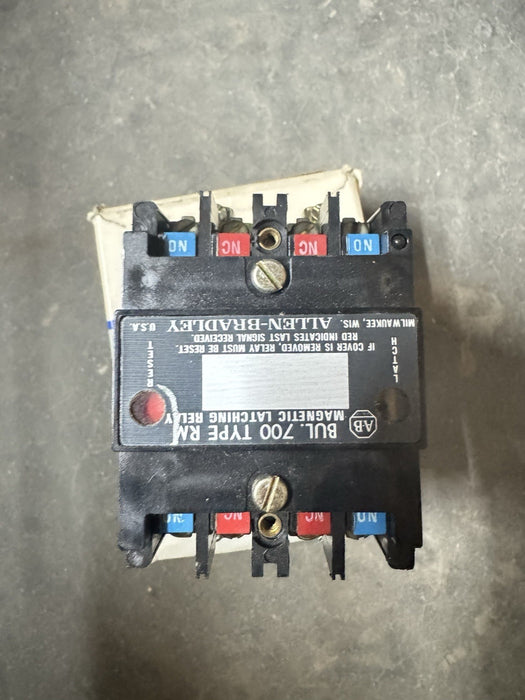 NEW ALLEN BRADLEY 700-RM220A1 / 700RM220A1 NIB