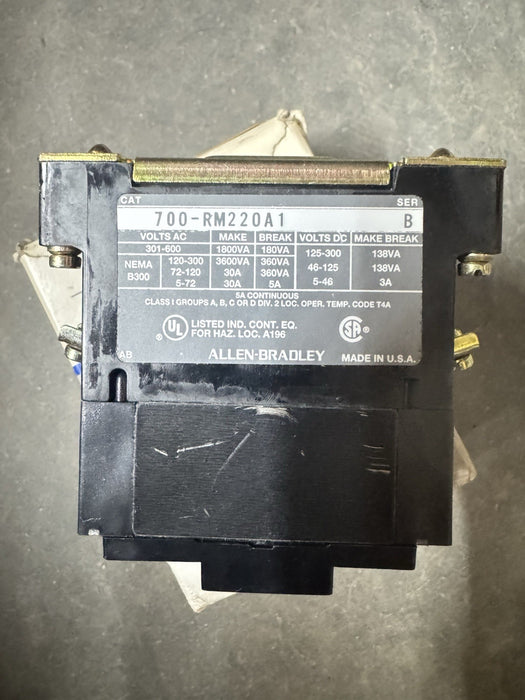 NEW ALLEN BRADLEY 700-RM220A1 / 700RM220A1 NIB