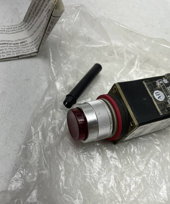 NEW Allen Bradley 800MR-PB16RA SMALL ROUND ILLUMINATED PUSHBUTTON RED EXT HEAD