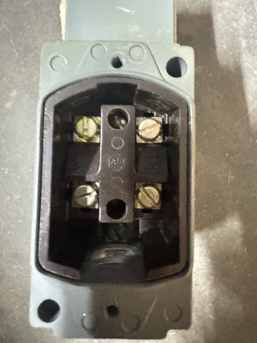 Allen-Bradley 802T-D Oiltight Limit Switch