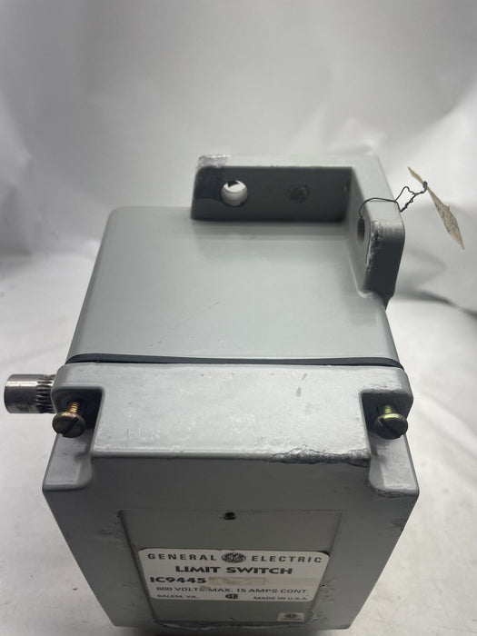 NEW GENERAL ELECTRIC LIMIT SWITCH IC9445B200AA LEVER OPERATED 15 AMPS 600V