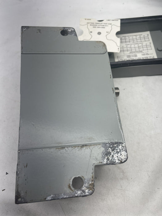 NEW GENERAL ELECTRIC LIMIT SWITCH IC9445B200AA LEVER OPERATED 15 AMPS 600V