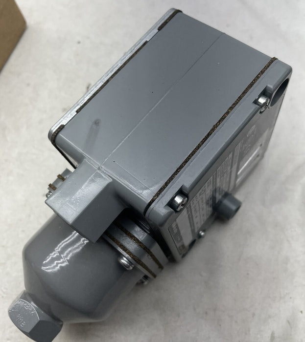 NEW ALLEN BRADLEY 836T-T260JX40 836T PRESSURE CONTROL SWITCH VACUUM 185680