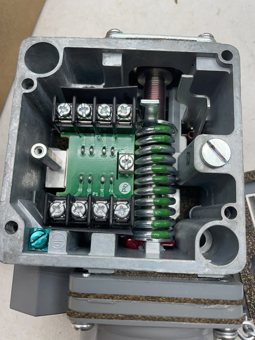 NEW ALLEN BRADLEY 836T-T260JX40 836T PRESSURE CONTROL SWITCH VACUUM 185680