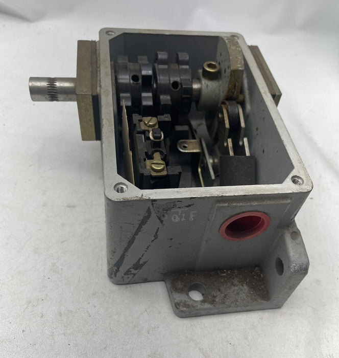 NEW GENERAL ELECTRIC LIMIT SWITCH IC9445 B204M LEVER OPERATED 15 AMPS 600V