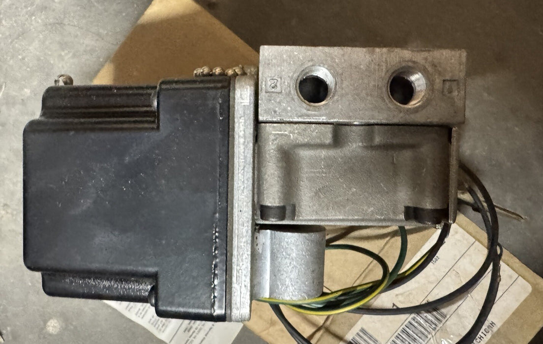 CCJ125B01 PARKER SCHRADER BELLOW SOLENOID VALVE 1/4"NPT 120VAC VAC-150 PNEUMATIC