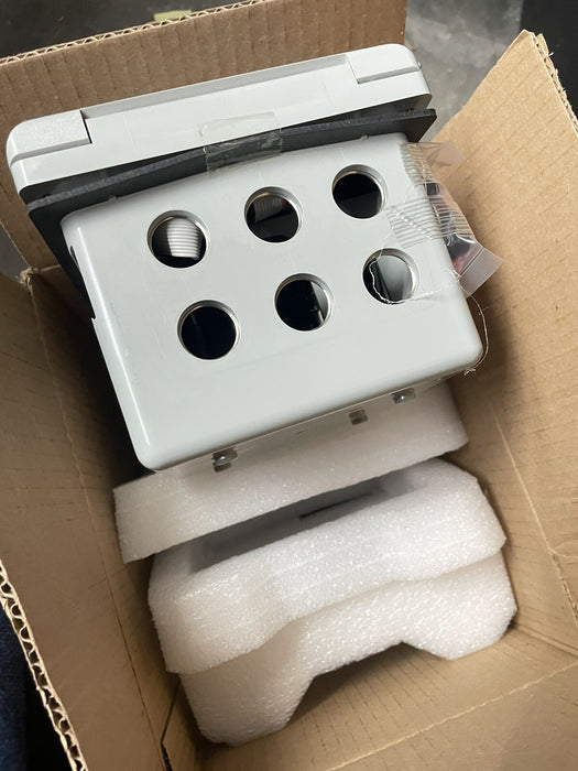 NEW 1056-01-20-38-AN EMERSON ROSEMOUNT 1056 ANALYZER 115/230VAC CONDUCTIVITY PH