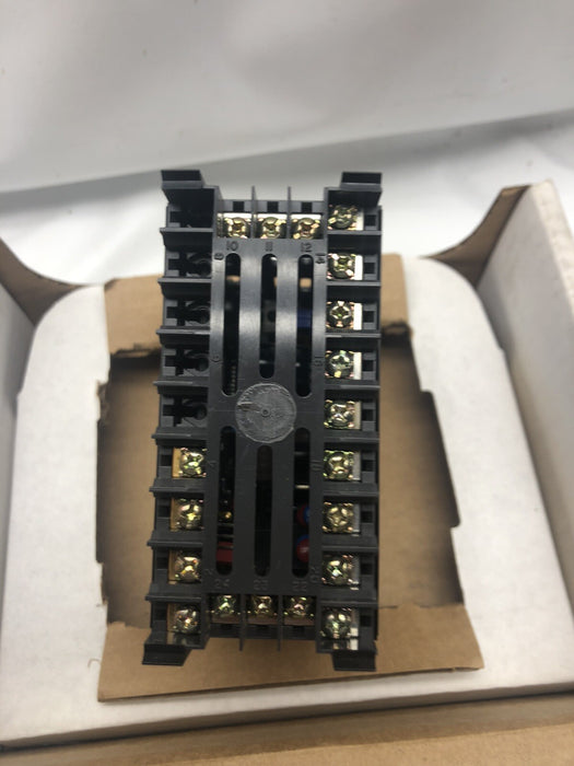 NEW WEST 8010 CONTROLLER N8011Z1110J1 RTD INPUT RELAY OUTPUT NIB N8011