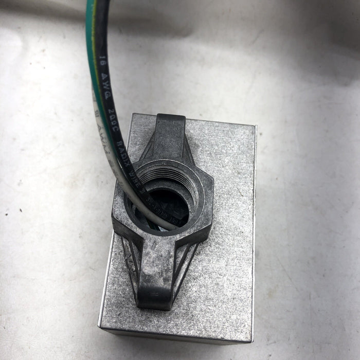 NEW GE LIGHTING SYSTEMS CAT NO. MPM-3PR FIXTURE FITTING