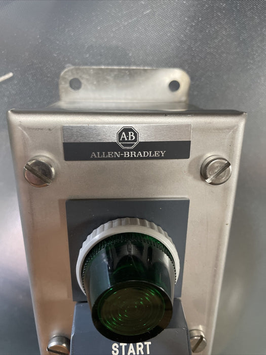 NEW Green 800H-2HAR4 ALLEN BRADLEY STAINLESS STEEL PUSH BUTTON STATION NNB