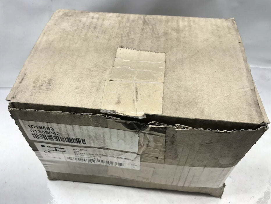 NEW ALLEN-BRADLEY 440L-M8100 SAFETY LIGHT CURTAIN MODULE 24VDC 440L  M8100