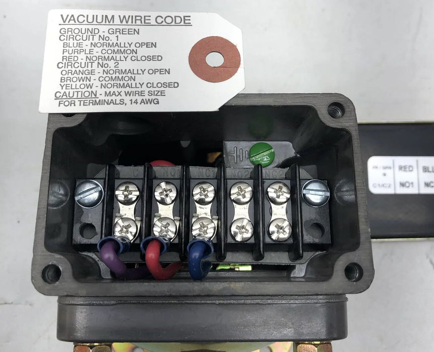 NEW BARKSDALE D1T-M18SS VACUUM / PRESSURE SWITCH NIB