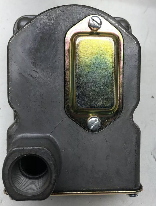 NEW BARKSDALE D1T-M18SS VACUUM / PRESSURE SWITCH NIB