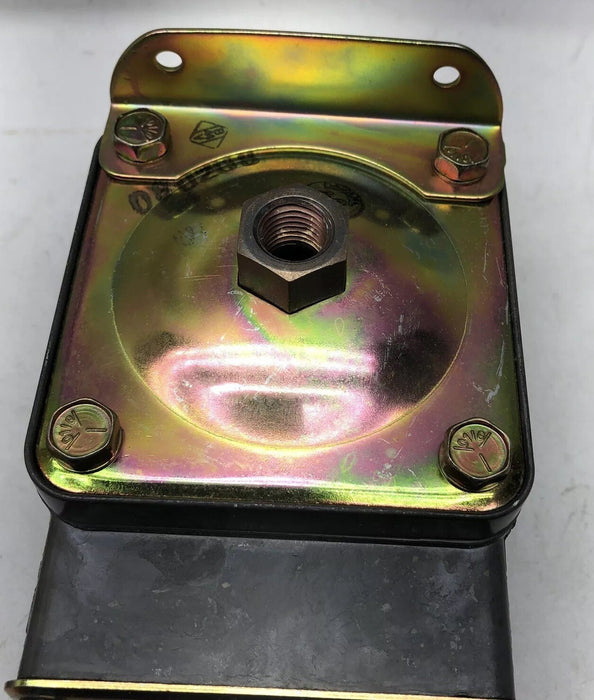 NEW BARKSDALE D1T-M18SS VACUUM / PRESSURE SWITCH NIB