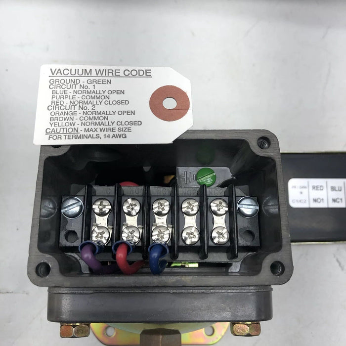 NEW BARKSDALE D1T-M18SS VACUUM / PRESSURE SWITCH NIB