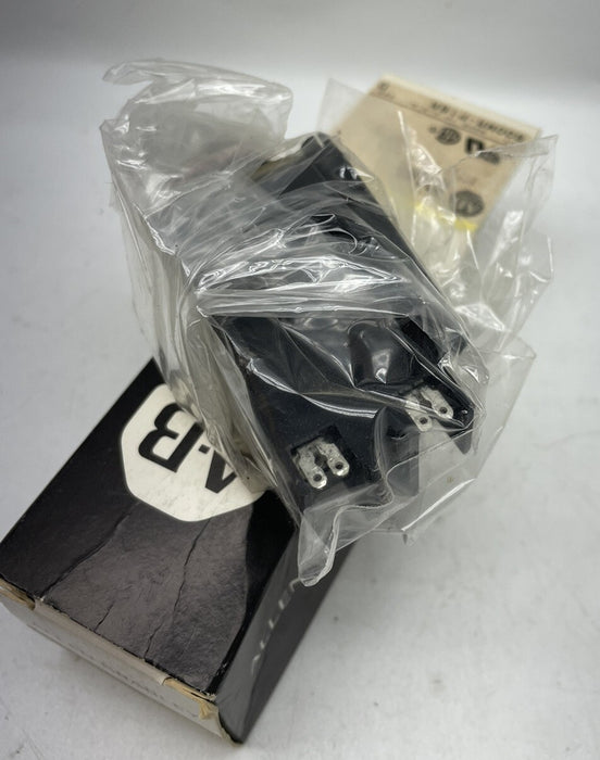 New In Box Allen Bradley 800MR-P16R SER D PILOT LIGHT SMALL RED CAP 120VAC XFMER