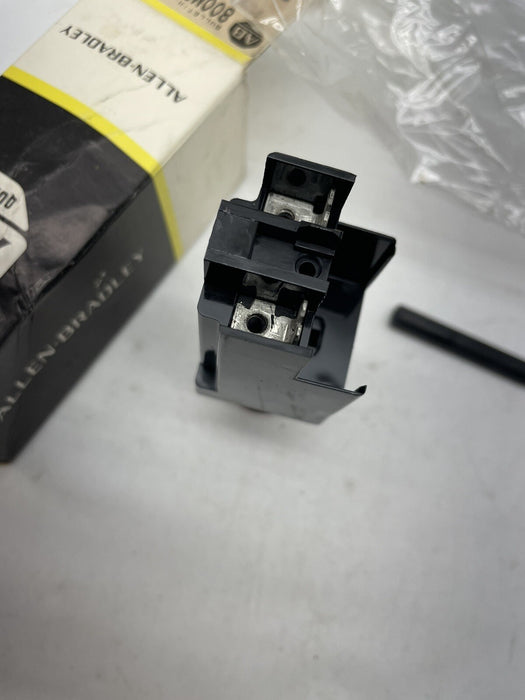 New In Box Allen Bradley 800MR-P16R SER D PILOT LIGHT SMALL RED CAP 120VAC XFMER