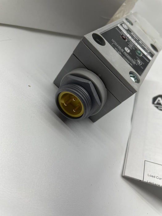 NEW 802PR-LBAK1 /E ALLEN BRADLEY Proximity Switch Mini QD AC/DC TOP SENSING