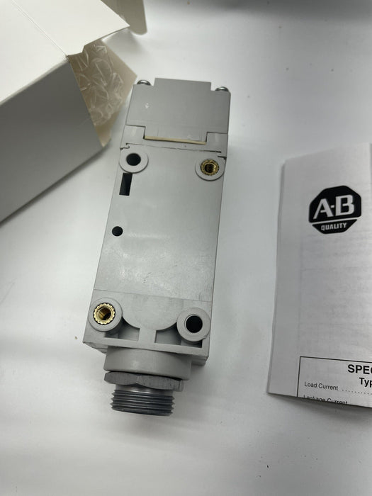 NEW 802PR-LBAK1 /E ALLEN BRADLEY Proximity Switch Mini QD AC/DC TOP SENSING