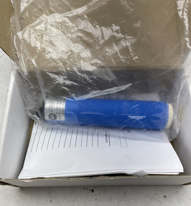 NEW ALLEN BRADLEY 873P-DCAC2S-D5 ULTRASONIC PROXIMITY SENSOR PNP X 2 19-30VDC