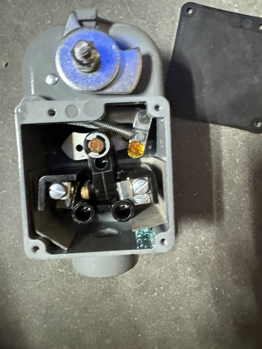 NEW 801-NX8 ALLEN BRADLEY  Snap Limit Switch