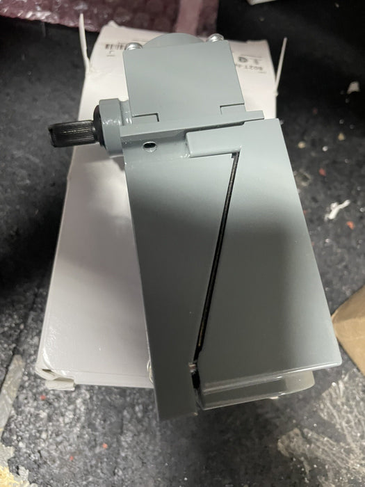 802T-NPTP   2022 Brand New Allen Bradley 802T-NPTP /J Limit Switch