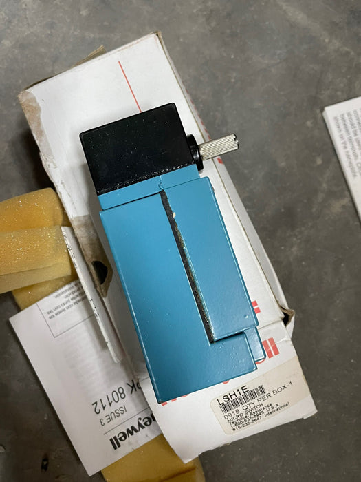 LSH1E  NEW HONEYWELL MICRO SWITCH 1 NO AND 1 NC GOLD CONTACTS SIDE ROTARY LIMIT