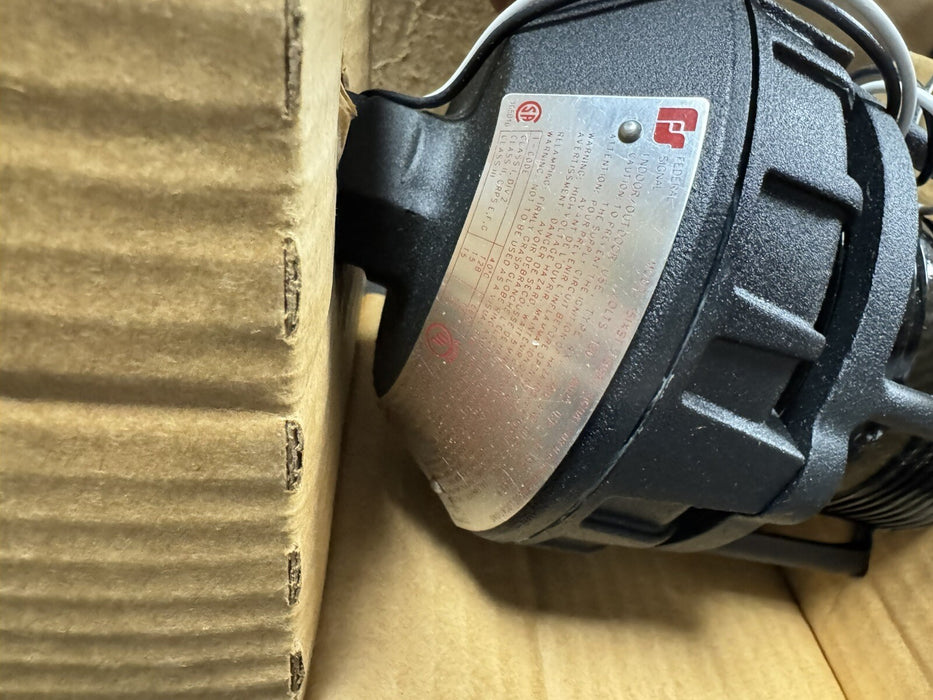 Federal Signal 151XST-120G Strobe Light Hazardous Location Green 120Vac UNUSED