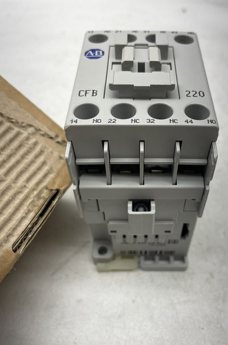 NEW ALLEN BRADLEY 700-CFB220F CONTROL RELAY 2 N.O + 2 N.C AUX CONT 220 VAC COIL