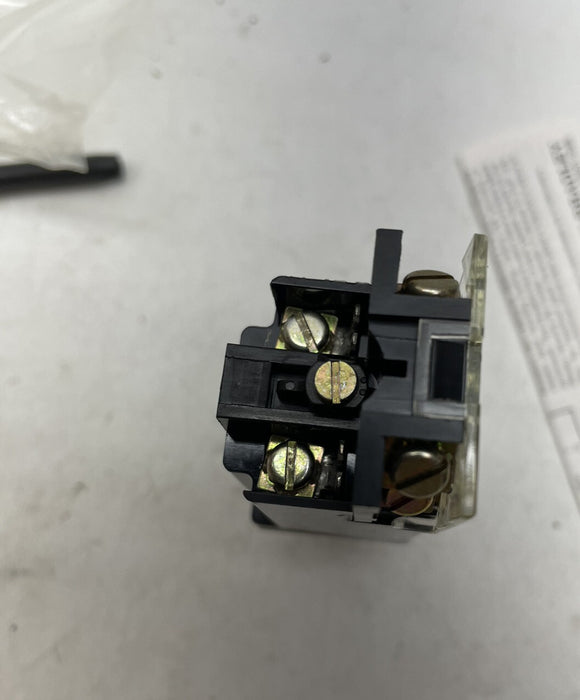 NEW Allen Bradley 800MR-PB16GAK SMALL ROUND ILLUMINATE PUSHBUTTON GREEN EXT HEAD