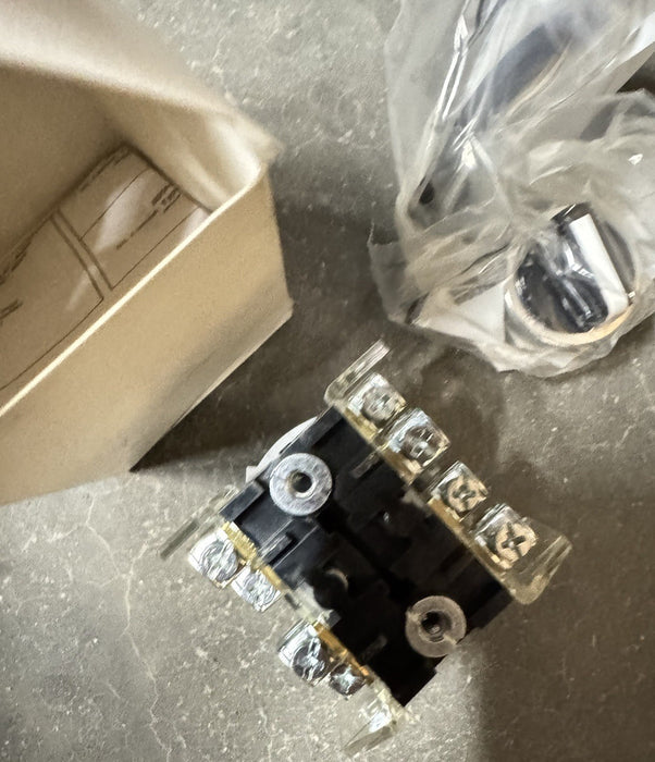 New Allen Bradley 800T-H2B 2 Pos Maintained Selector Switch 800TH2B ser T