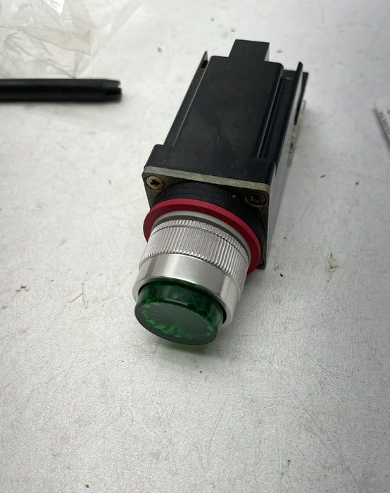 NEW Allen Bradley 800MR-PB16GAK SMALL ROUND ILLUMINATE PUSHBUTTON GREEN EXT HEAD