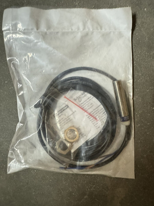 SCHNEIDER ELECTRIC XS512B1MAL2 / XS512B1MAL2 (BRAND NEW)