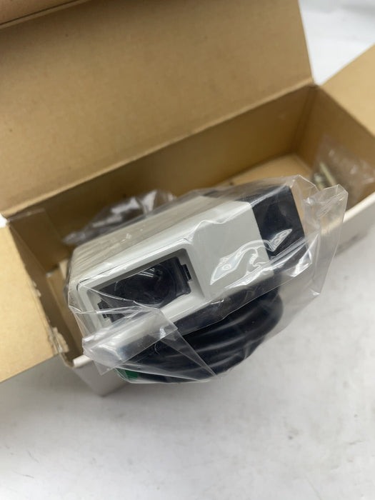 NEW CUTLER HAMMER E64CXX4C PHOTOELECTRIC THRU-BEAM  EMITTER