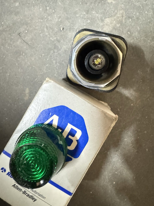 800T-Q20G 800TQ20G NEW IN THE ORIGINAL BOX GREEN PILOT LAMP 240V AC/DC