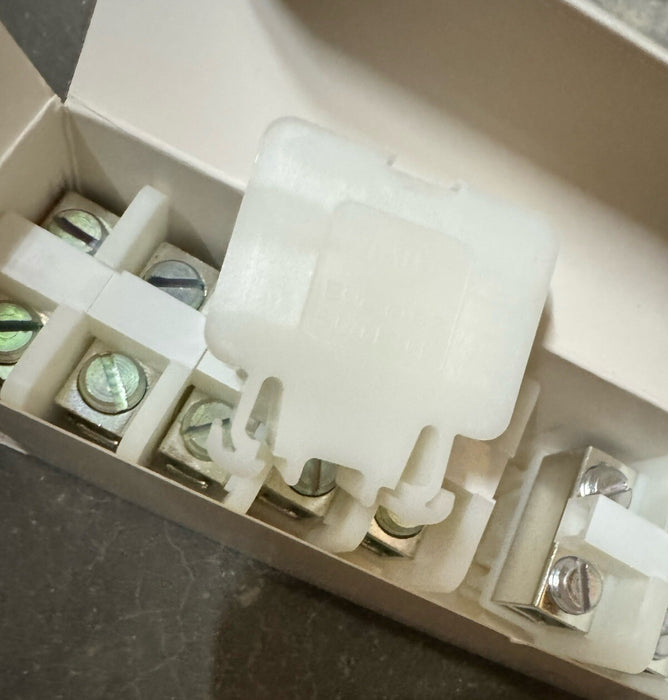 BULK QTY 10 Allen-Bradley 1492-CE2 NEMA / EEMAC Single Circuit Open TERM Block