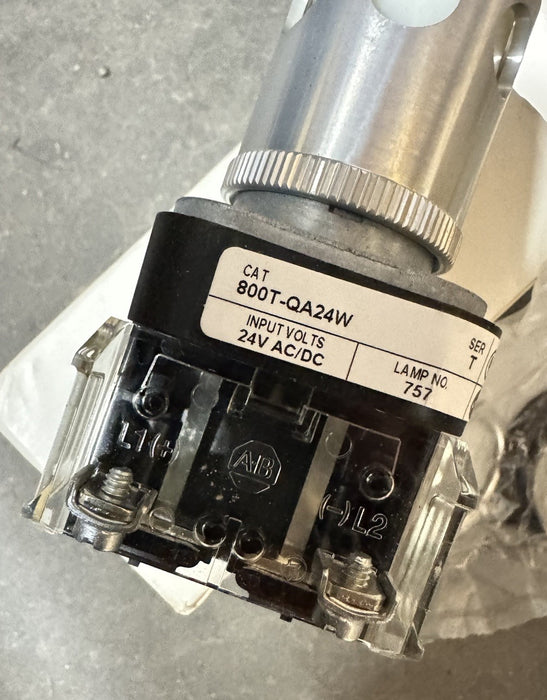 NEW ALLEN-BRADLEY 800T-QA24W ILLUMINATED PUSH BUTTON WHITE LENS W/ GUARD 800-XA