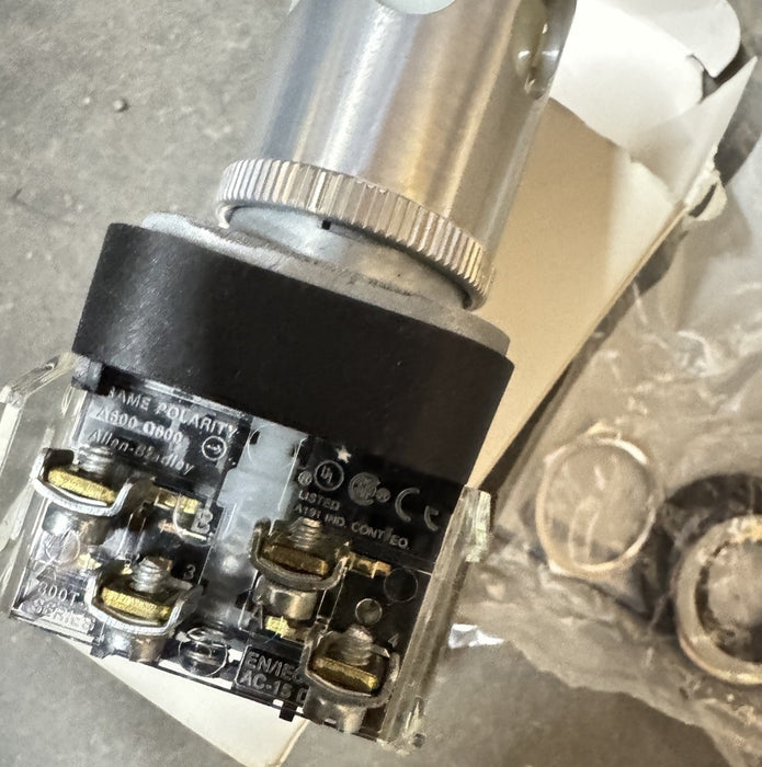 NEW ALLEN-BRADLEY 800T-QA24W ILLUMINATED PUSH BUTTON WHITE LENS W/ GUARD 800-XA