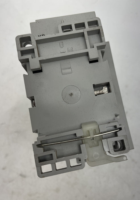 NEW ALLEN BRADLEY C30 CONTACTOR WITH NO SIDE AUX CONTACT AND 10 VAC COIL