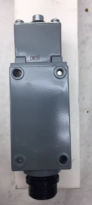 NEW ALLEN-BRADLEY 802T-BPJ1 PLUG-IN OILTIGHT LIMIT SWITCH PUSH TYPE 2 CIRCUITS