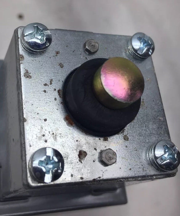 NEW ALLEN-BRADLEY 802T-BPJ1 PLUG-IN OILTIGHT LIMIT SWITCH PUSH TYPE 2 CIRCUITS