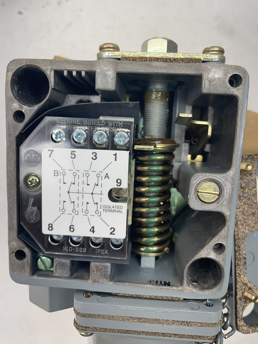 NEW 836T-T260JX40 SER B ALLEN BRADLEY 185680 836T PRESSURE CONTROL SWITCH VACUUM