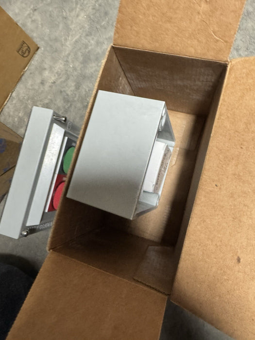 ALLEN BRADLEY 800H-2HA4R SER D BOOTED START-STOP HEAVY DUTY PUSH BUTTON STATION