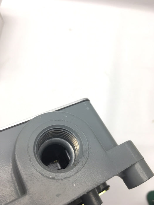 NEW ALLEN BRADLEY 801-CMC21 Snap Limit Switch