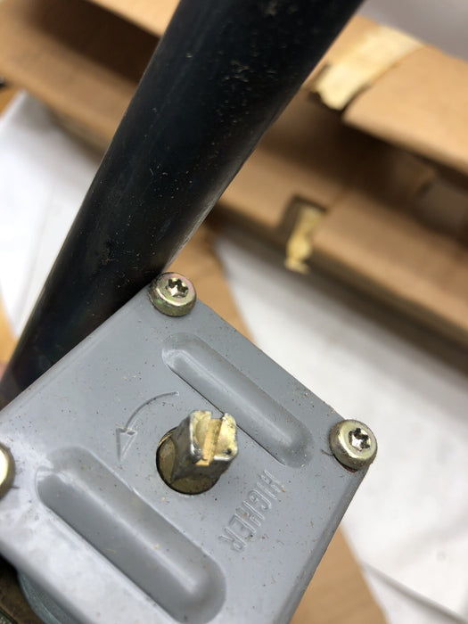 NEW JOHNSON CONTROLS V47AB-35C 1/2" WATER VALVE RANGED 75 TO 135 DEG F