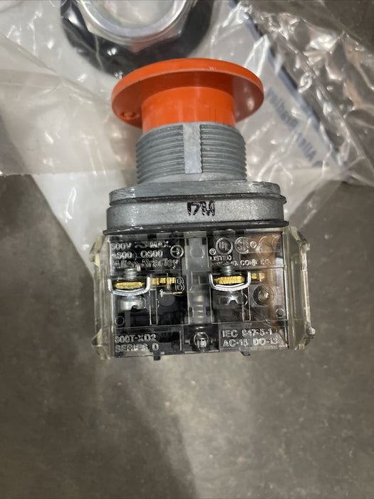 Allen Bradley 800T-D3D2 ORANGE MUSHROOM Push Button 1 NC CONTACT